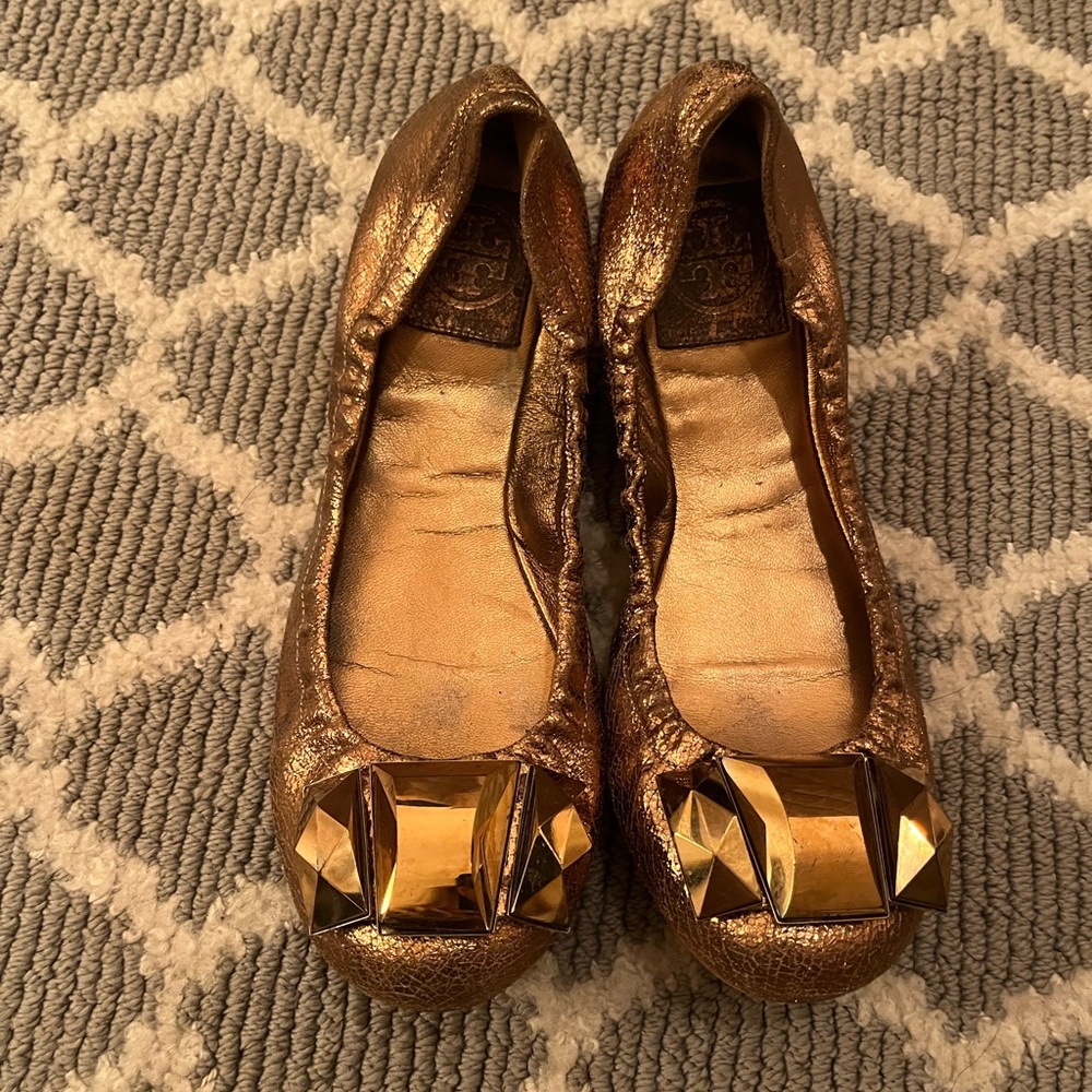 TORY BURCH Bronze Leather Embellished Flats. Size 8